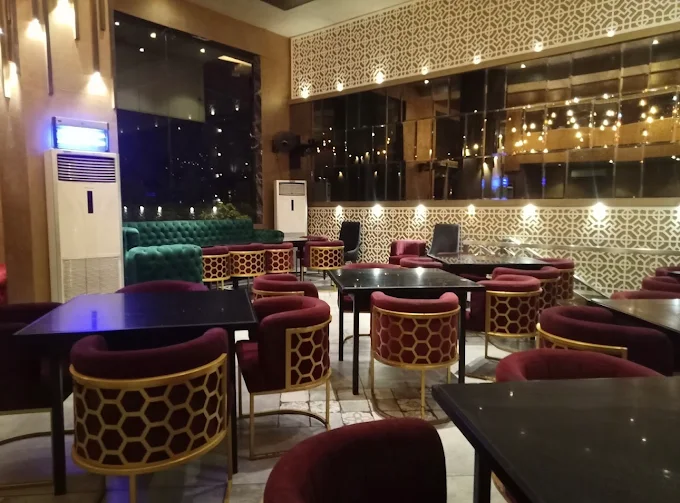 Mandi House PECHS Karachi dining area with Arabic ambiance and family seating